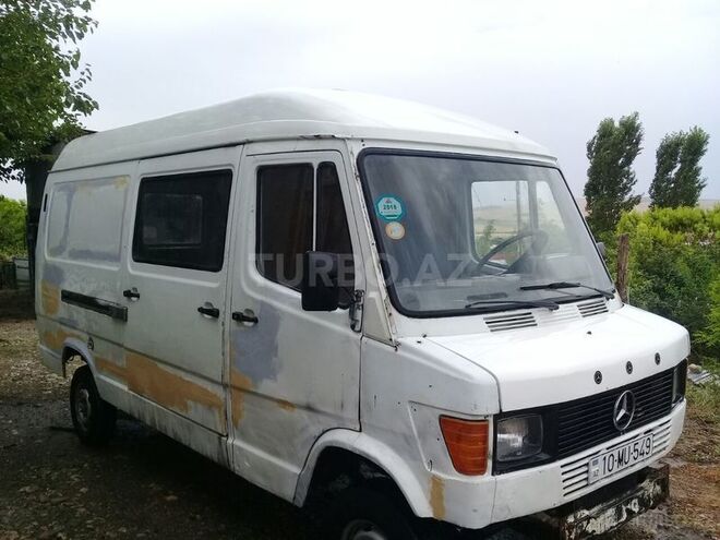 Mercedes 208 D 1993, 150,000 km - 2.5 l - İsmayıllı