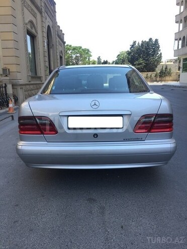 Mercedes E 220 2000, 350,000 km - 2.2 l - Bakı