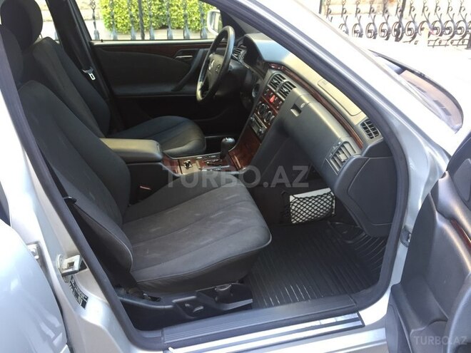 Mercedes E 220 2000, 350,000 km - 2.2 l - Bakı