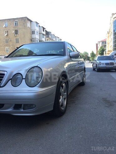 Mercedes E 220 2000, 350,000 km - 2.2 l - Bakı