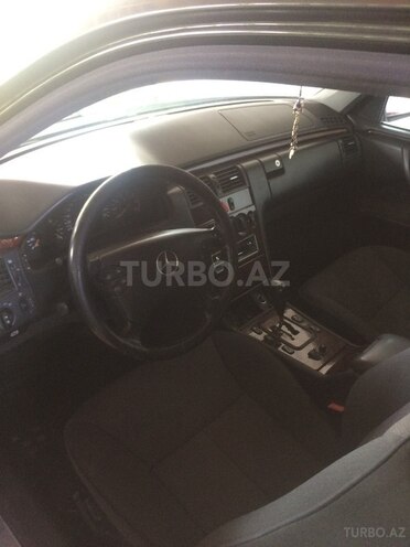 Mercedes E 240 1998, 287,000 km - 2.4 л - Bakı