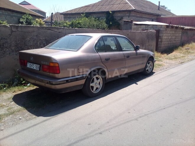 BMW 525 1988, 400,000 km - 2.5 l - İmişli