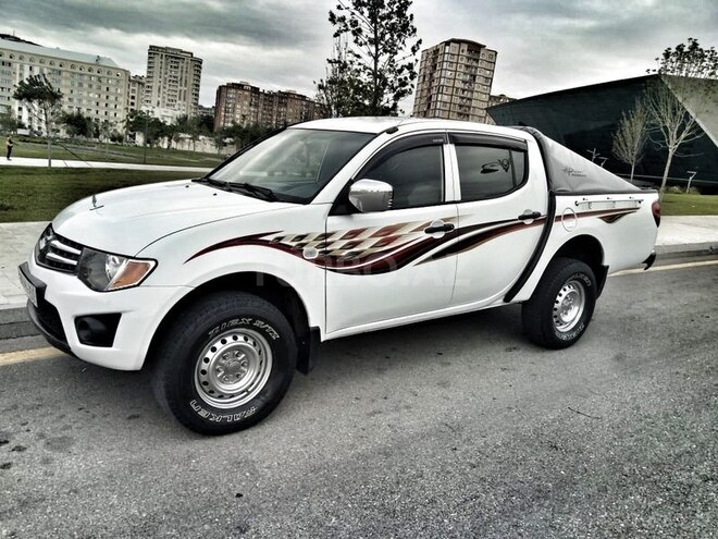 Mitsubishi L200 2013, 167,500 km - 2.5 l - Bakı
