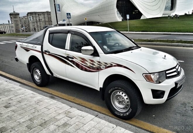 Mitsubishi L200 2013, 167,500 km - 2.5 l - Bakı