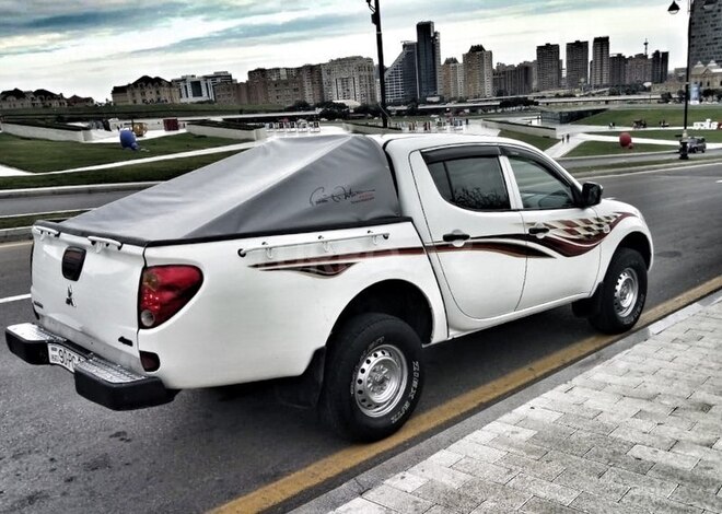 Mitsubishi L200 2013, 167,500 km - 2.5 l - Bakı