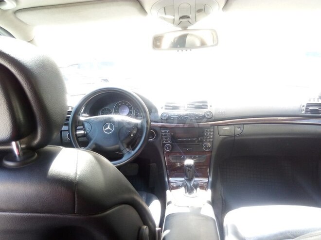 Mercedes E 220 2005, 178,000 km - 2.2 l - Bakı