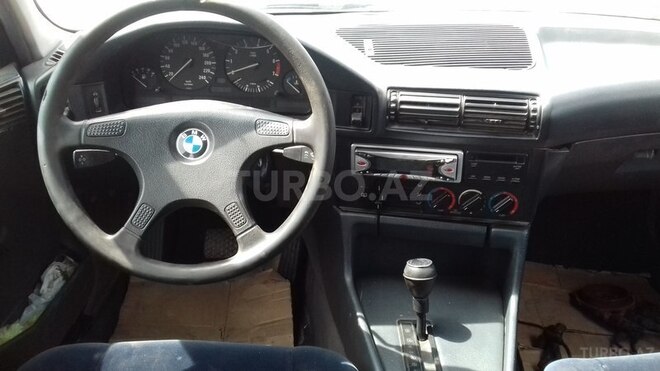 BMW 525 1988, 255,445 km - 2.5 l - Quba