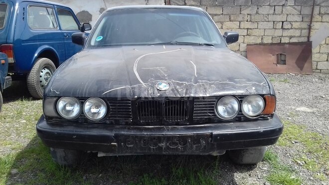BMW 525 1988, 255,445 km - 2.5 l - Quba