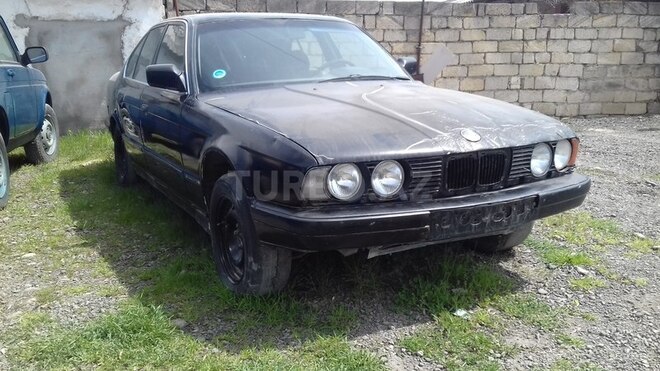BMW 525 1988, 255,445 km - 2.5 l - Quba