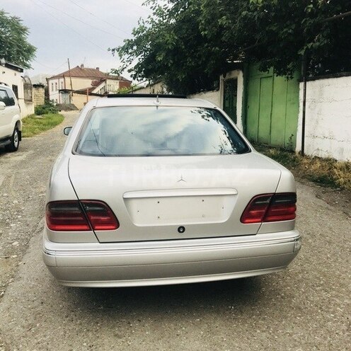Mercedes E 280 2000, 270,000 km - 2.8 л - Quba