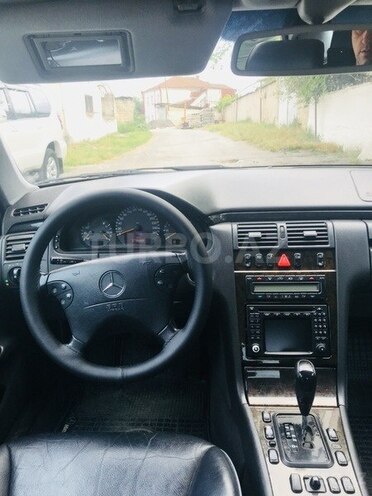 Mercedes E 280 2000, 270,000 km - 2.8 л - Quba