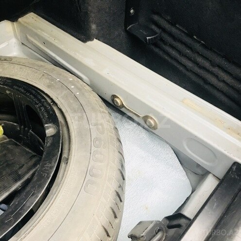Mercedes E 280 2000, 270,000 km - 2.8 л - Quba