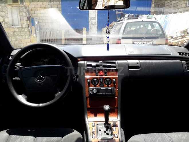 Mercedes E 220 1998, 320,000 km - 2.2 l - Bakı