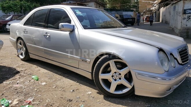 Mercedes E 320 1999, 176,000 km - 3.2 l - Bakı