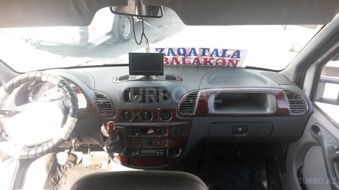 Mercedes  2003, 400,000 km - 2.6 l - Siyəzən