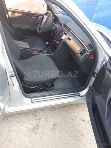 Mercedes E 220 1999, 380,000 km - 2.2 л - Bakı