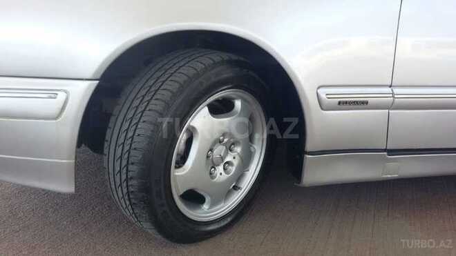 Mercedes E 220 2000, 390,000 km - 2.2 l - Bakı