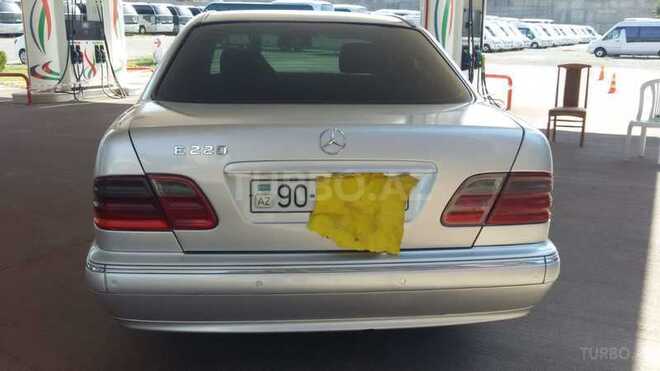 Mercedes E 220 2000, 390,000 km - 2.2 l - Bakı