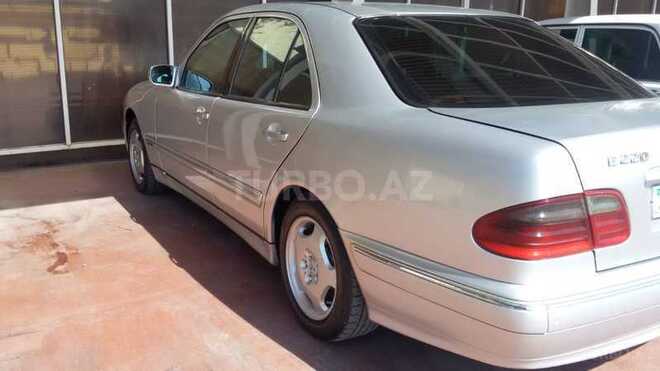 Mercedes E 220 2000, 390,000 km - 2.2 l - Bakı