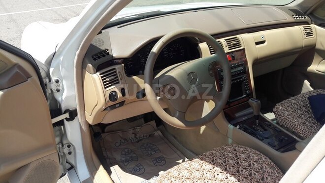 Mercedes E 240 1999, 250,000 km - 2.4 l - Bakı