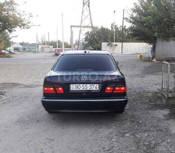 Mercedes E 220 2001, 356,400 km - 2.2 l - Bakı