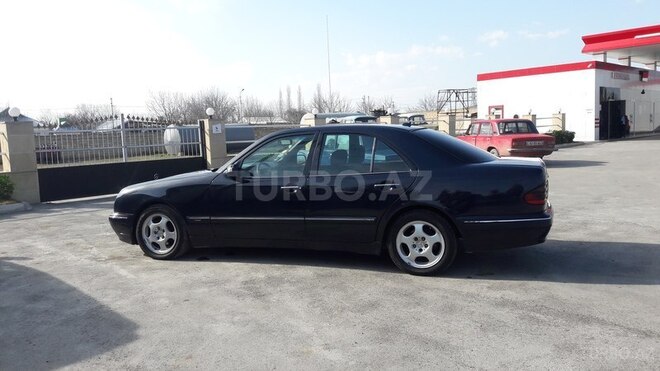 Mercedes E 220 2001, 345,700 km - 2.2 l - Bakı