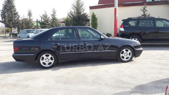 Mercedes E 220 2001, 345,700 km - 2.2 l - Bakı