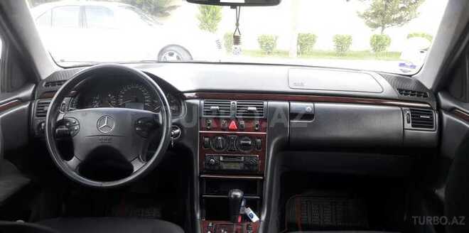 Mercedes E 220 2001, 345,700 km - 2.2 l - Bakı