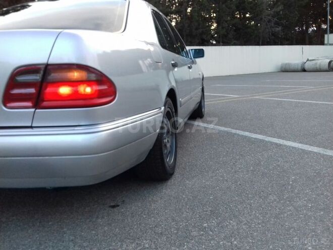 Mercedes E 320 1997, 263,000 km - 3.2 l - Siyəzən