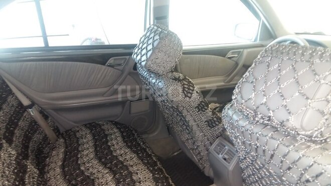 Mercedes E 320 2001, 281,000 km - 3.2 l - Yevlax