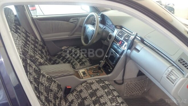 Mercedes E 320 2001, 281,000 km - 3.2 l - Yevlax
