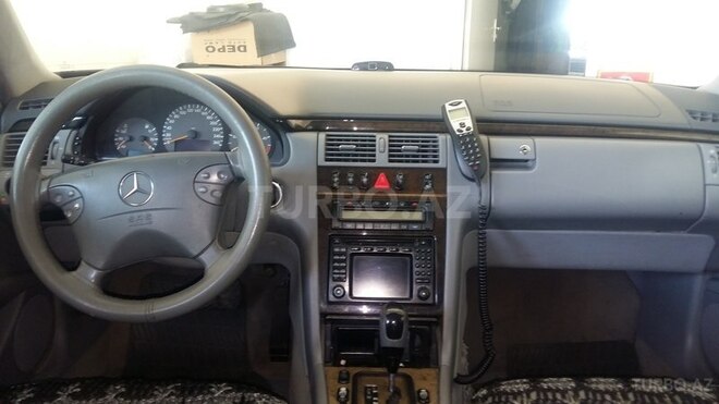 Mercedes E 320 2001, 281,000 km - 3.2 l - Yevlax