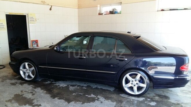 Mercedes E 320 2001, 281,000 km - 3.2 l - Yevlax