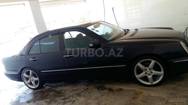 Mercedes E 320 2001, 281,000 km - 3.2 l - Yevlax