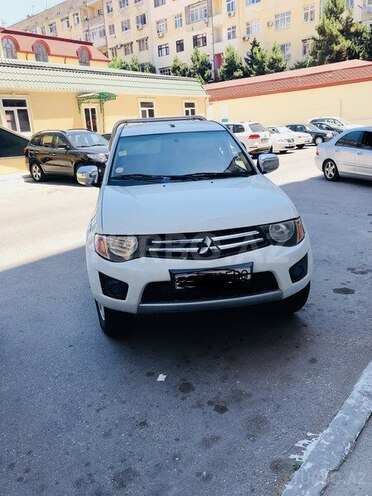 Mitsubishi L200 2010, 187,000 km - 0.3 l - Bakı