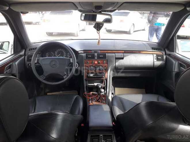 Mercedes E 240 1998, 255,000 km - 2.4 l - Bakı