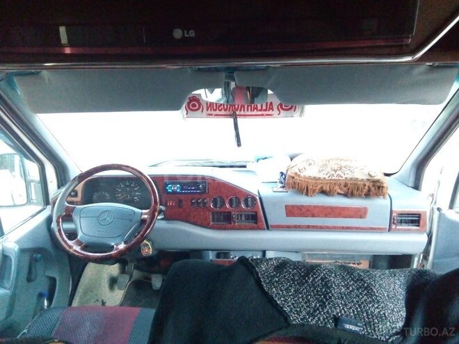 Mercedes Sprinter 412 1999, 400,000 km - 2.9 l - Şirvan