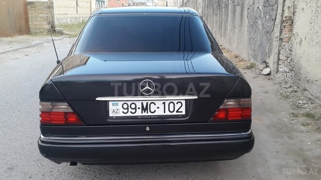 Mercedes E 220 1993, 317,700 km - 2.2 л - Sumqayıt