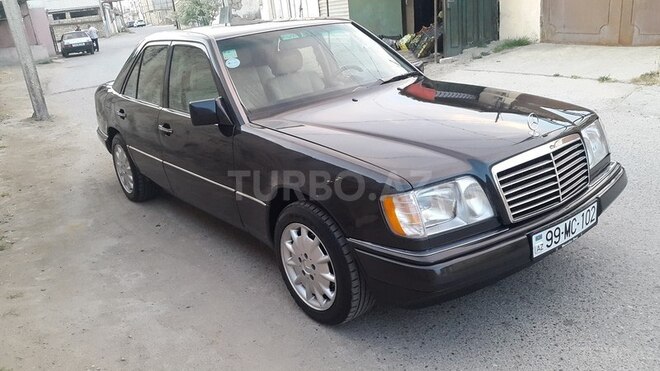 Mercedes E 220 1993, 317,700 km - 2.2 л - Sumqayıt