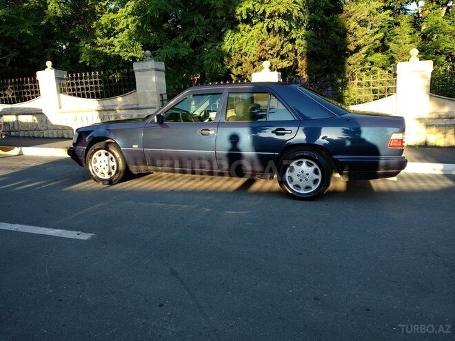 Mercedes E 220 1995, 364,587 km - 2.2 л - Bakı