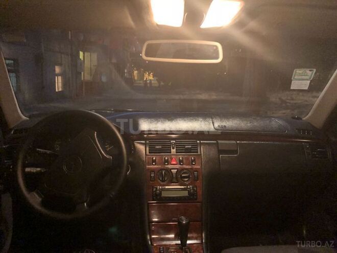 Mercedes E 240 1998, 300,000 km - 2.4 l - Bakı