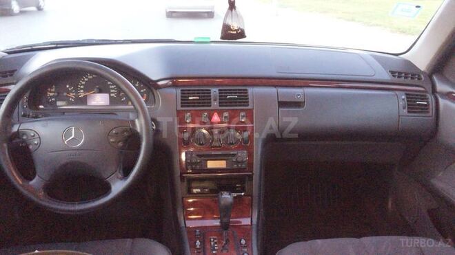 Mercedes E 220 2000, 370,000 km - 2.2 l - Bakı