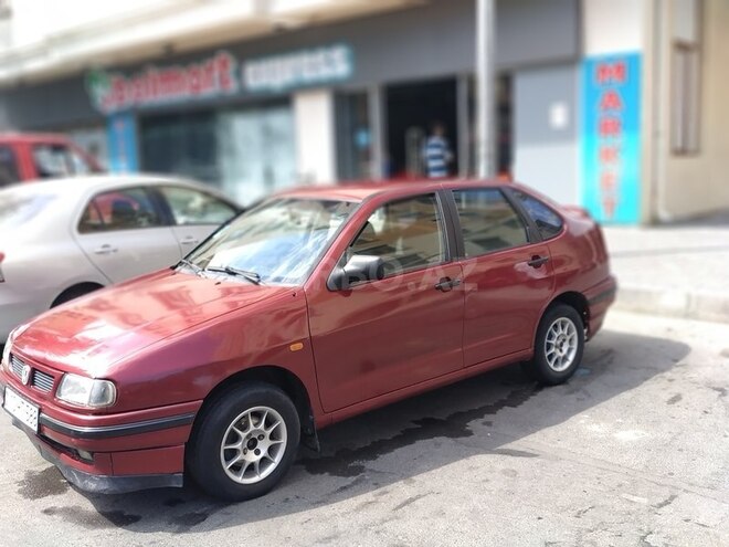 Volkswagen Polo 1995, 249,000 km - 1.4 l - Bakı