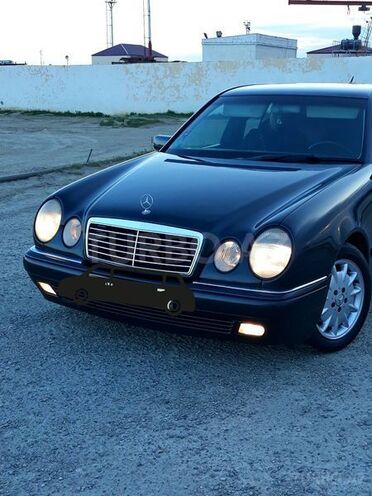 Mercedes E 240 1999, 27,300 km - 2.4 l - Bakı