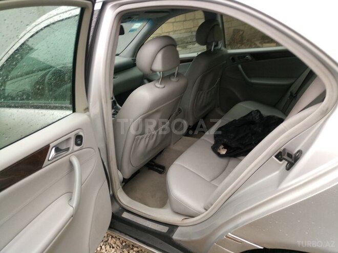 Mercedes C 200 2001, 207,000 km - 2.0 l - Qusar