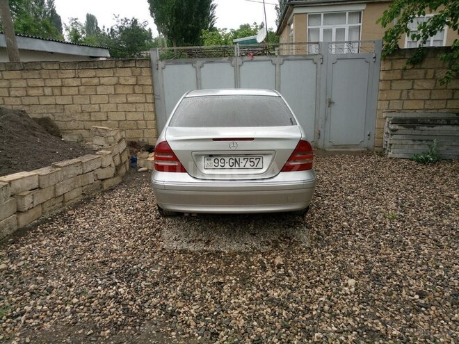 Mercedes C 200 2001, 207,000 km - 2.0 l - Qusar