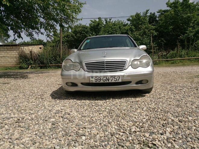 Mercedes C 200 2001, 207,000 km - 2.0 l - Qusar