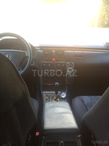 Mercedes E 240 1999, 279,000 km - 2.6 l - Bakı