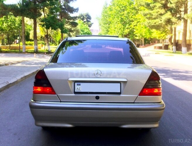 Mercedes C 220 1999, 260,000 km - 2.2 l - Bakı