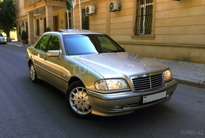 Mercedes C 220 1999, 260,000 km - 2.2 l - Bakı